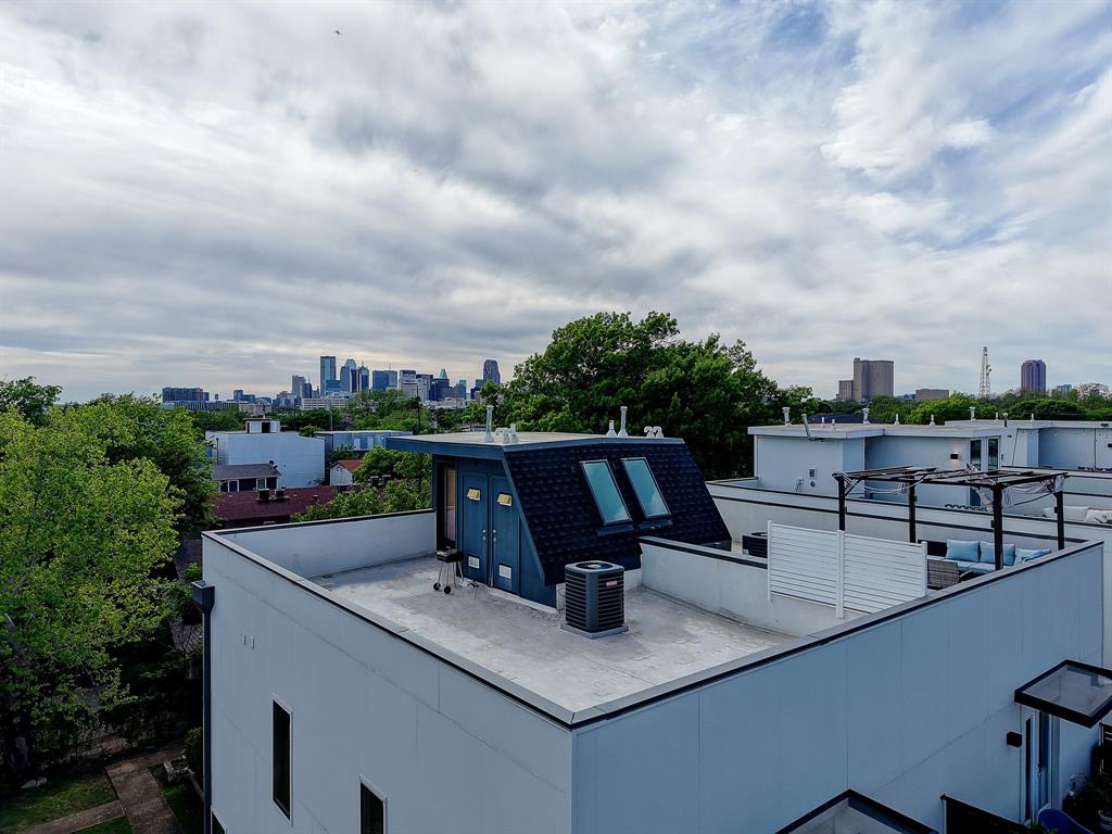 183 S Prairie Avenue Property Photo 2