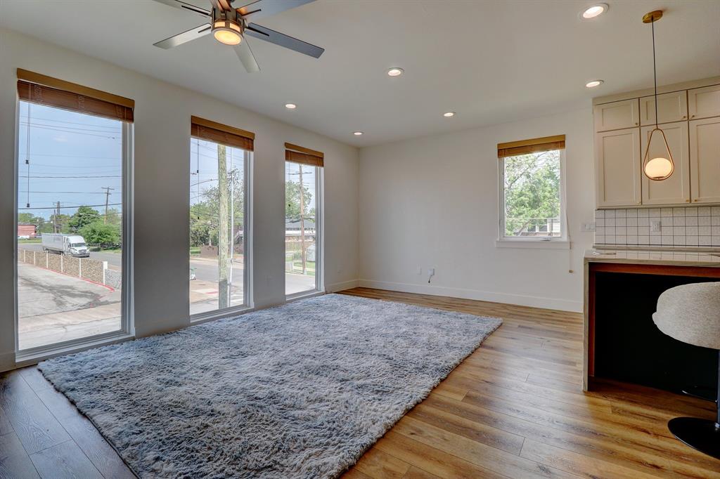 183 S Prairie Avenue Property Photo 12