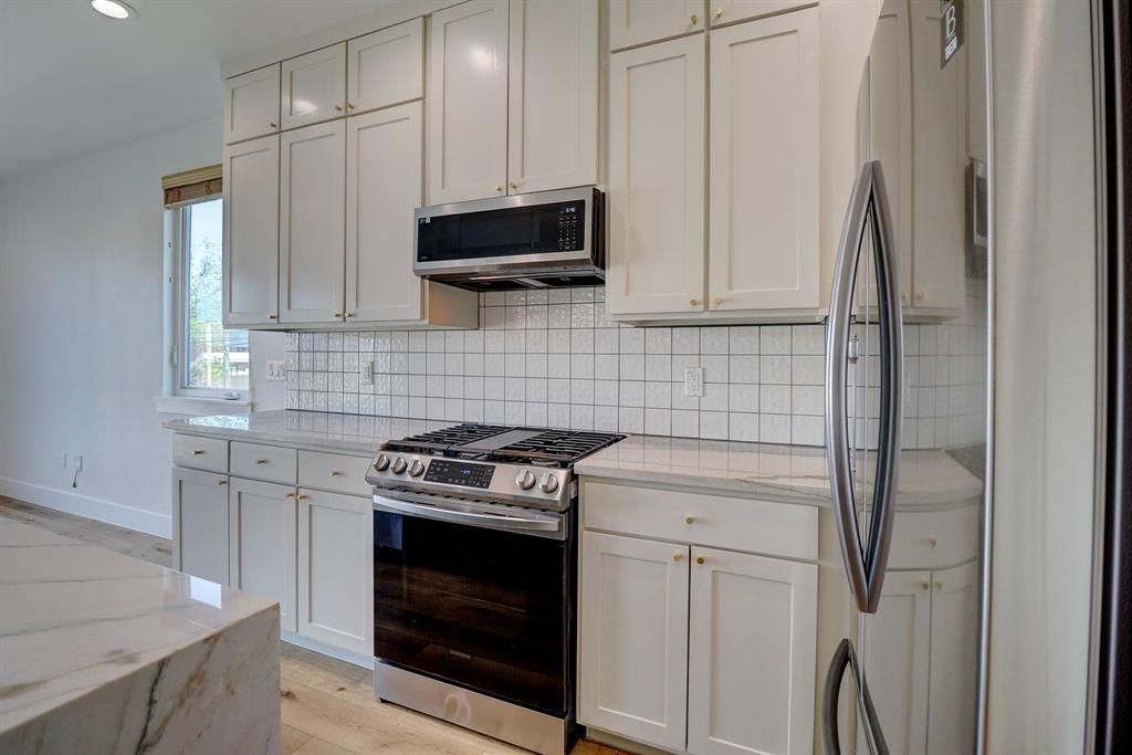 183 S Prairie Avenue Property Photo 13