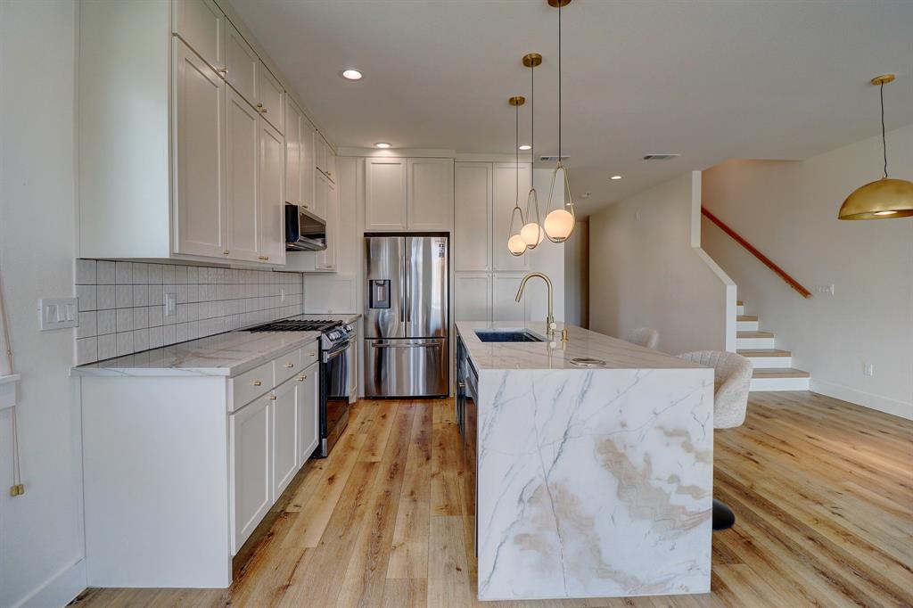 183 S Prairie Avenue Property Photo 16