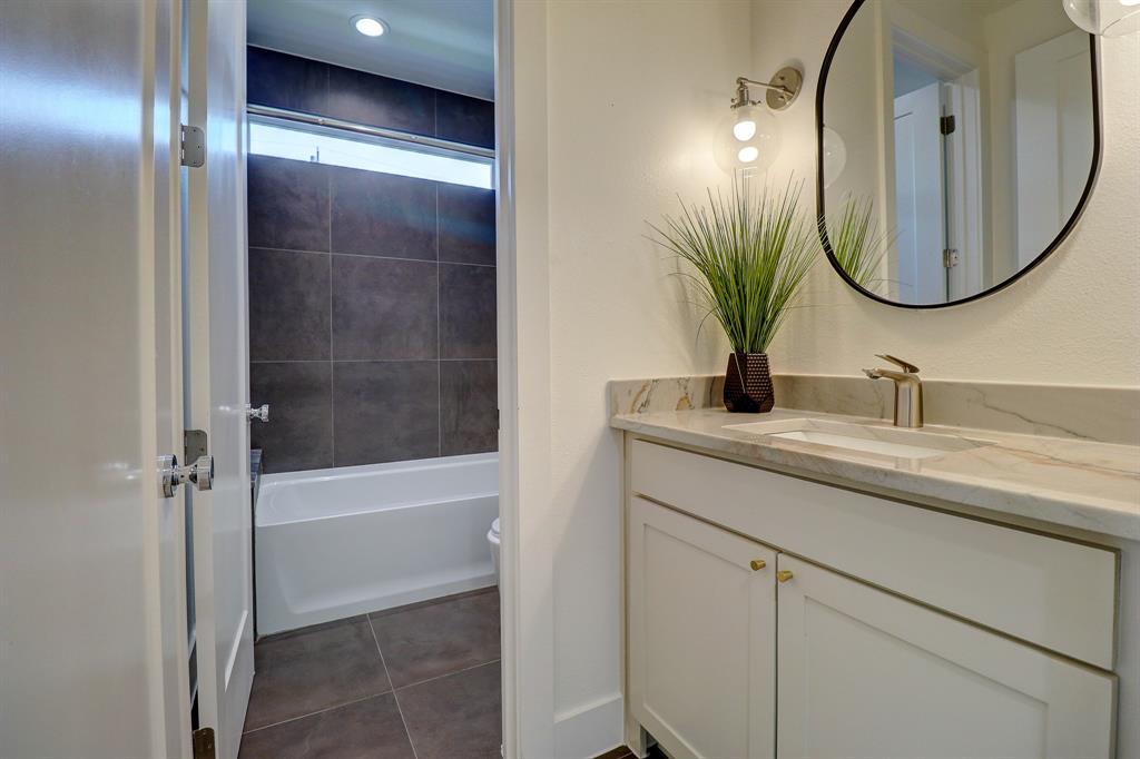 183 S Prairie Avenue Property Photo 32