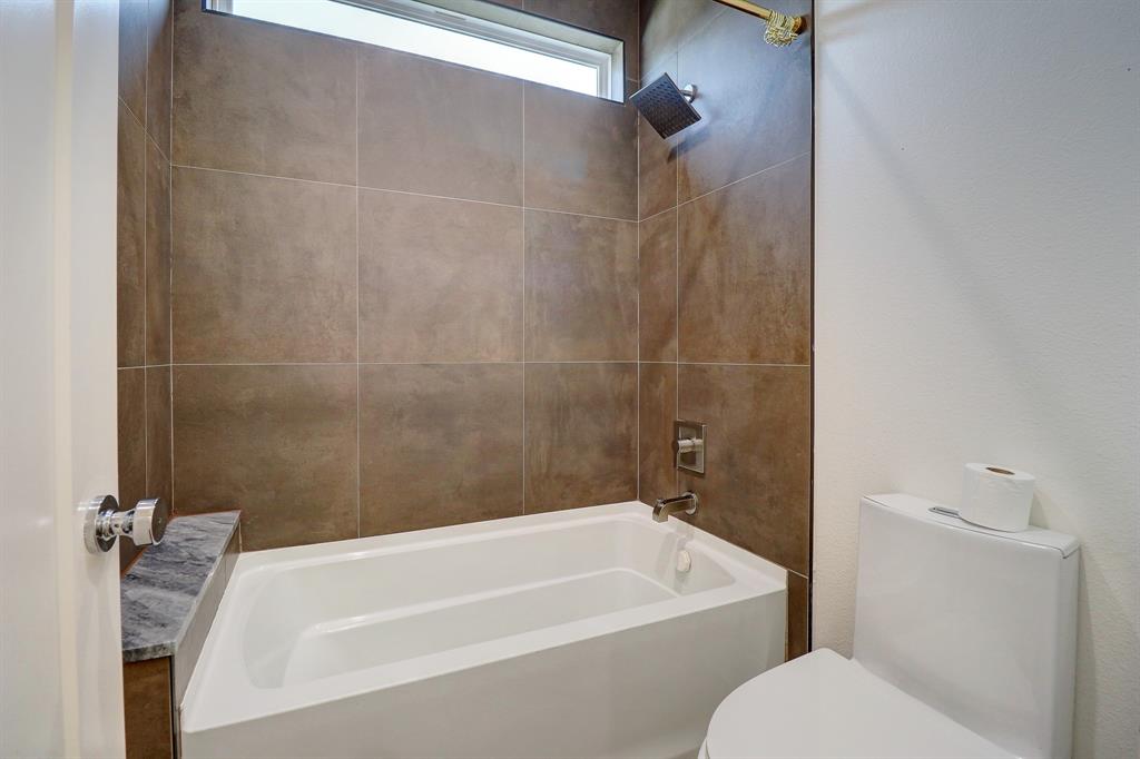 183 S Prairie Avenue Property Photo 33