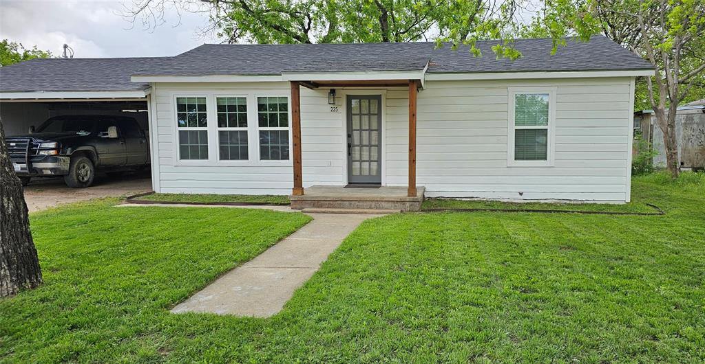 225 S Avenue D Property Photo 5
