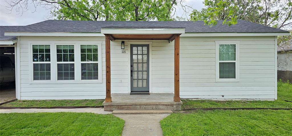 225 S Avenue D Property Photo 8