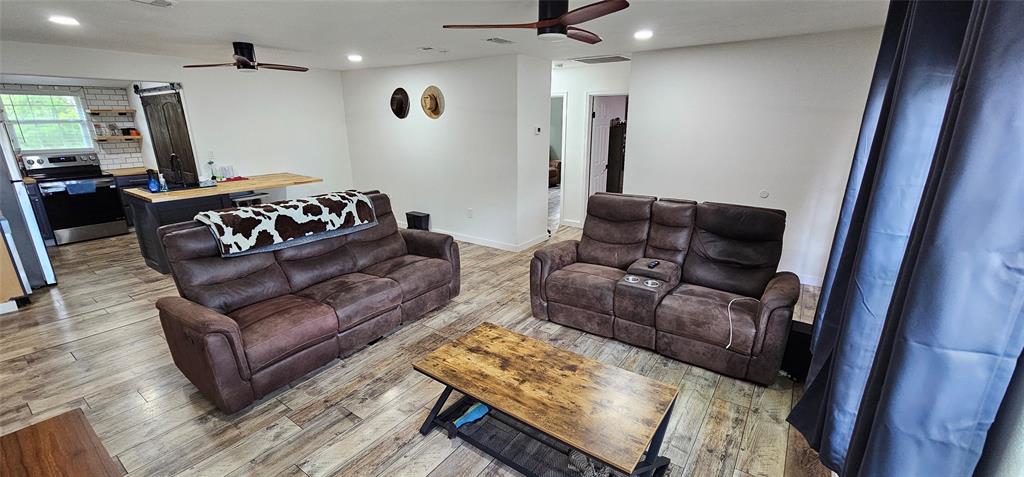 225 S Avenue D Property Photo 11