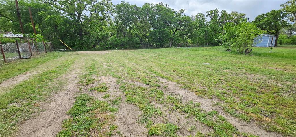 225 S Avenue D Property Photo 28