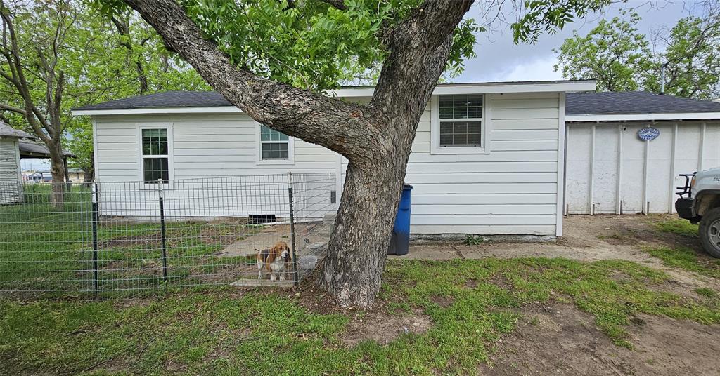 225 S Avenue D Property Photo 29
