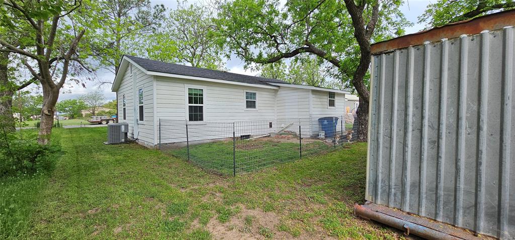 225 S Avenue D Property Photo 32