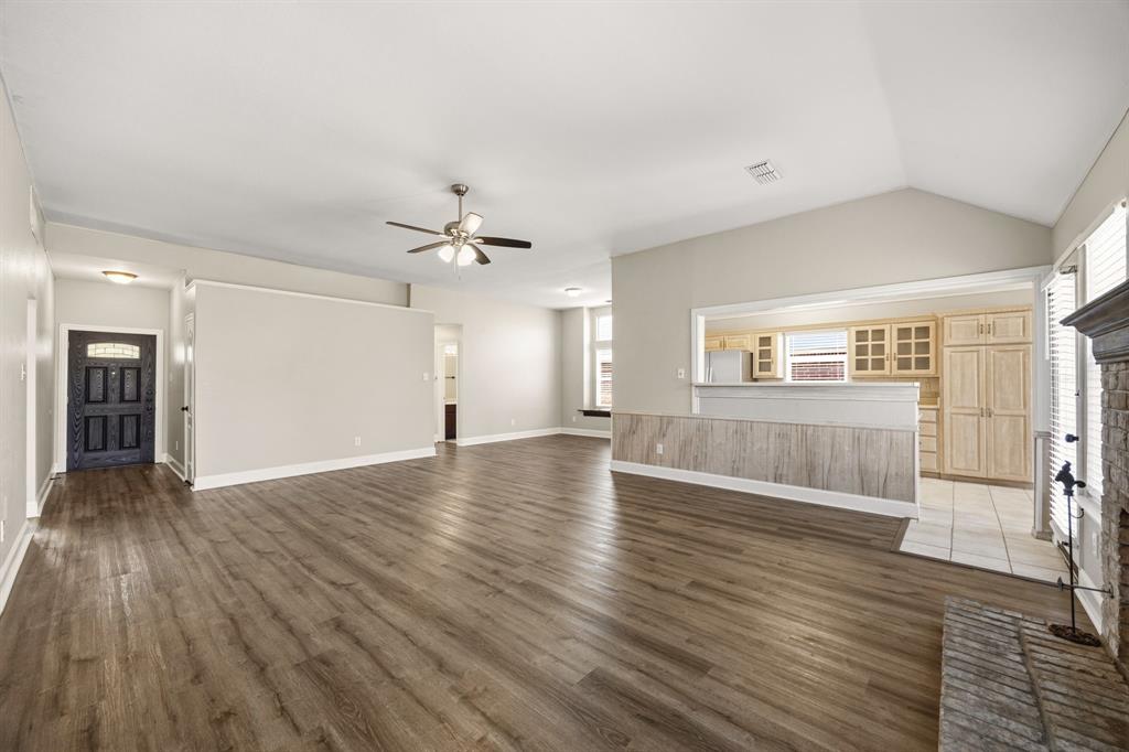 709 Flagstone Way Property Photo 4