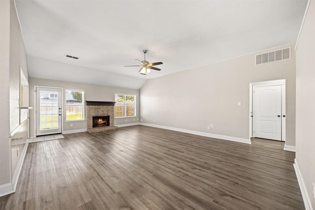 709 Flagstone Way Property Photo 8