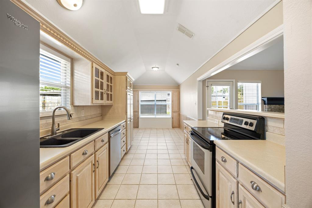 709 Flagstone Way Property Photo 14