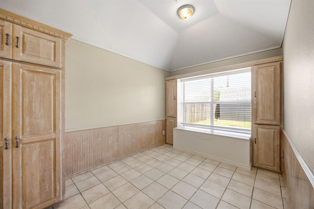 709 Flagstone Way Property Photo 15