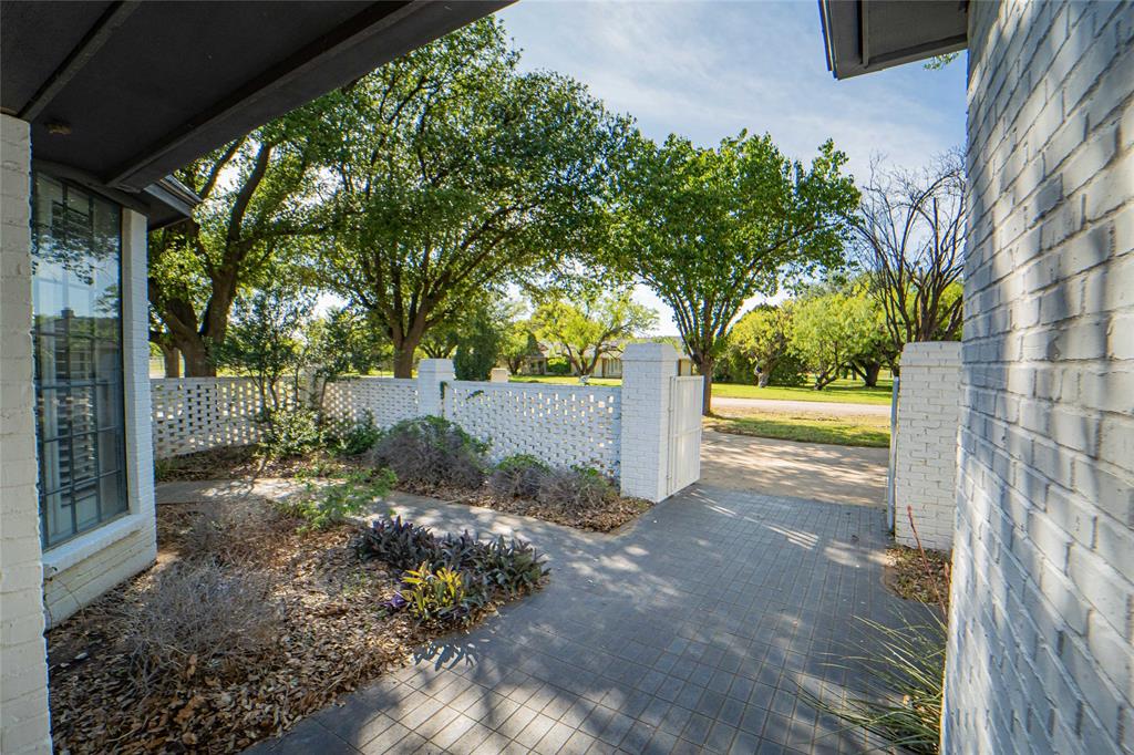 8 Chaparral Lane Property Photo 4
