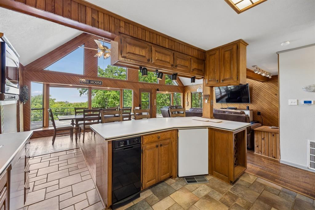 86 Queens Drive Property Photo 6