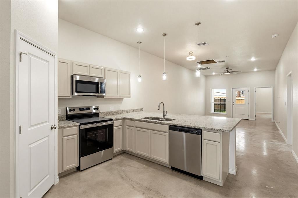 406 W Avenue C C Property Photo 4