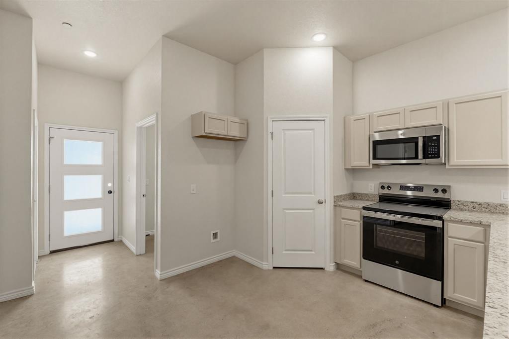 406 W Avenue C C Property Photo 5