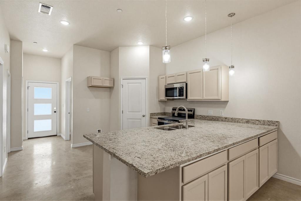 406 W Avenue C C Property Photo 6