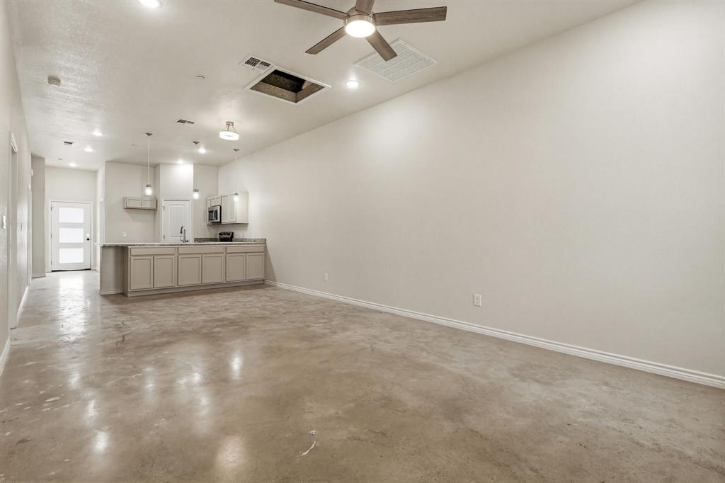 406 W Avenue C C Property Photo 8