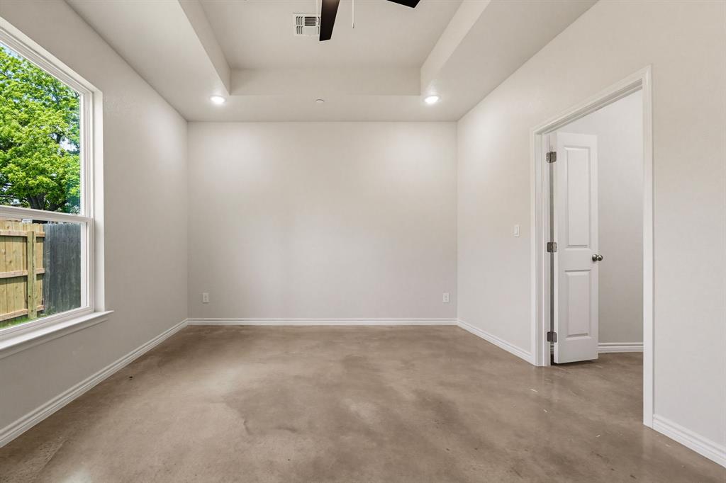 406 W Avenue C C Property Photo 11