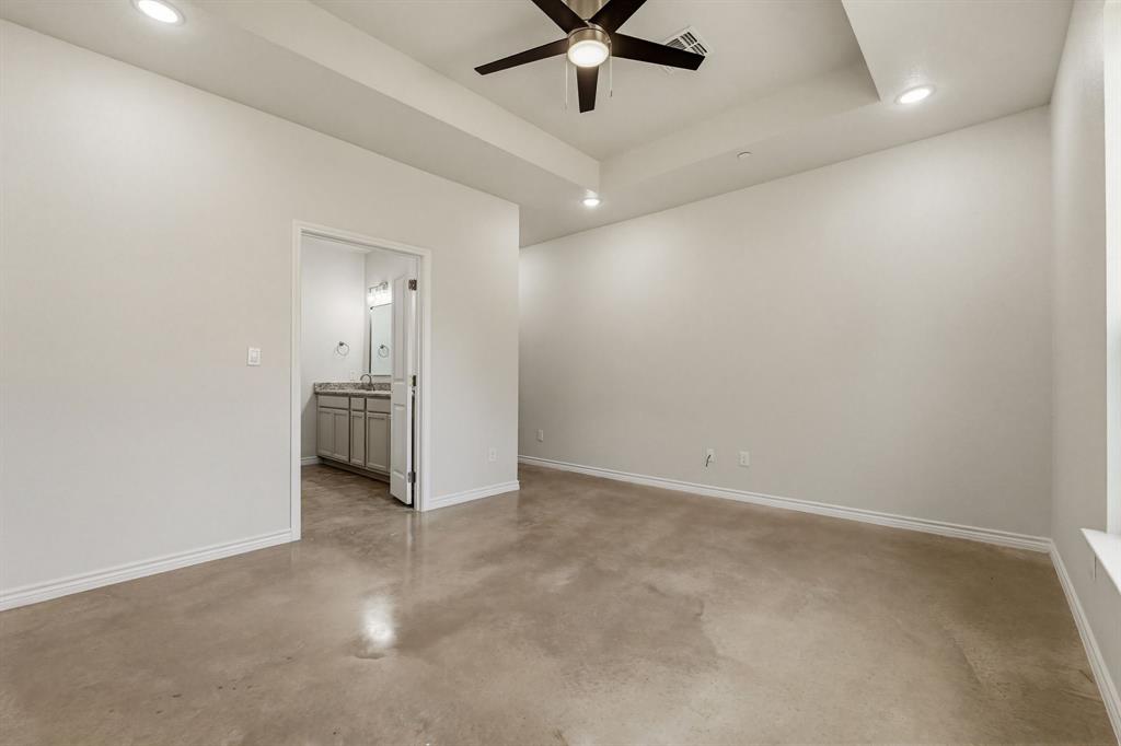 406 W Avenue C C Property Photo 12