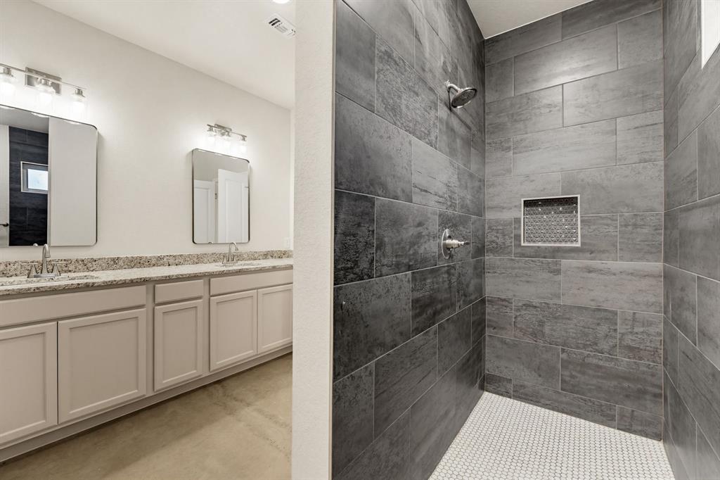 406 W Avenue C C Property Photo 15