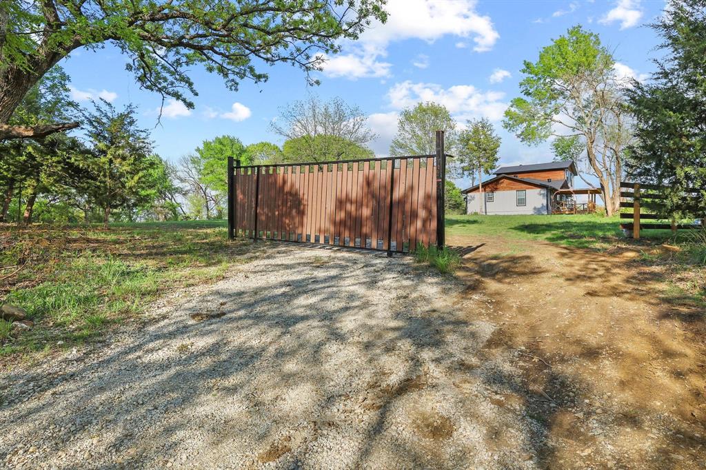1604 County Rd 4040 Property Photo 36