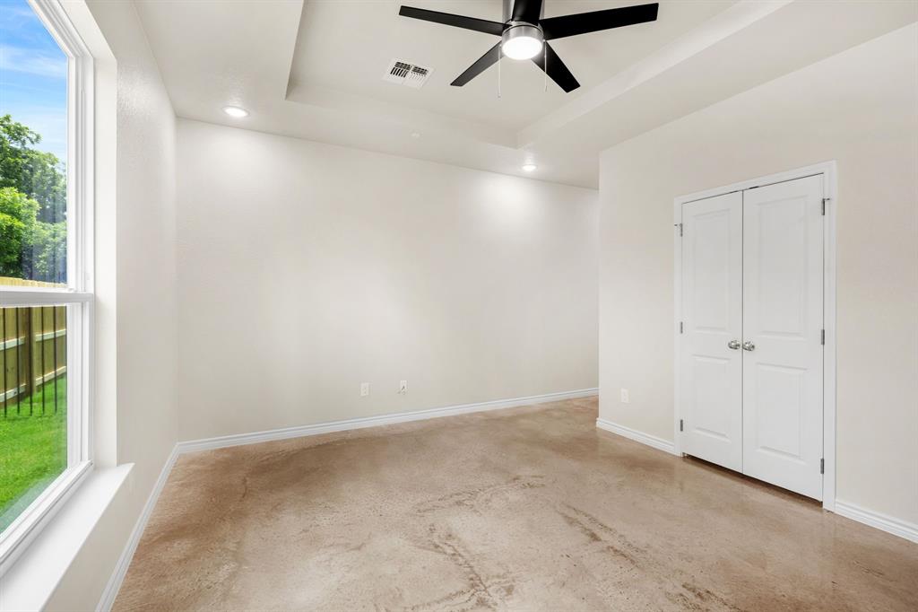 410 W Avenue C Property Photo 16