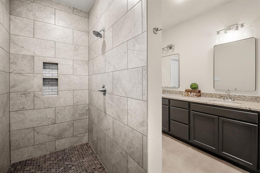 410 W Avenue C Property Photo 20