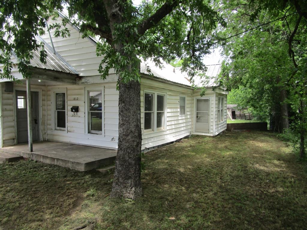 1812 8th Street Property Photo 2