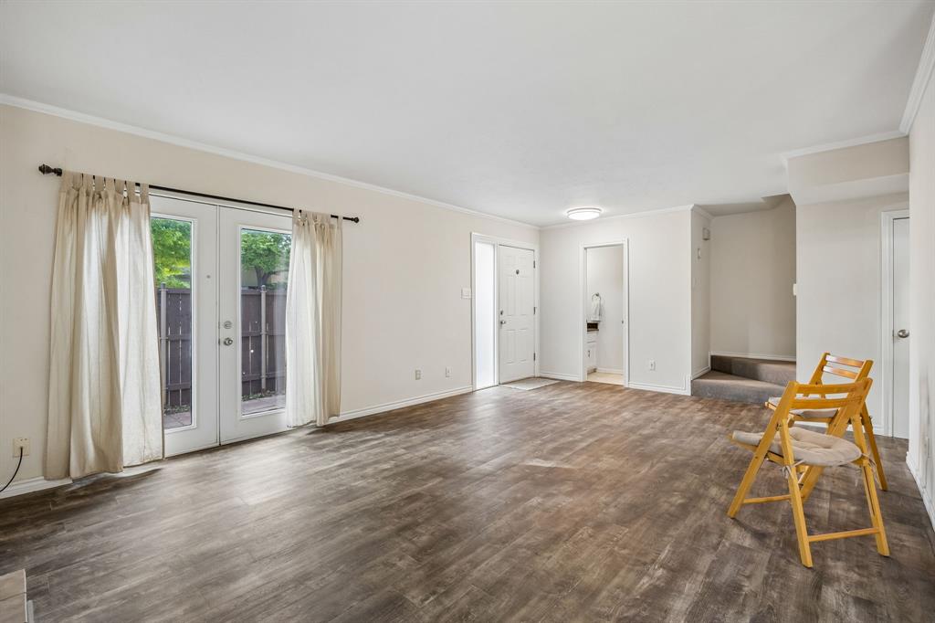 2614 Custer Parkway A Property Photo 3