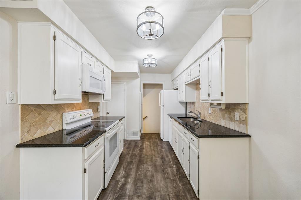 2614 Custer Parkway A Property Photo 6