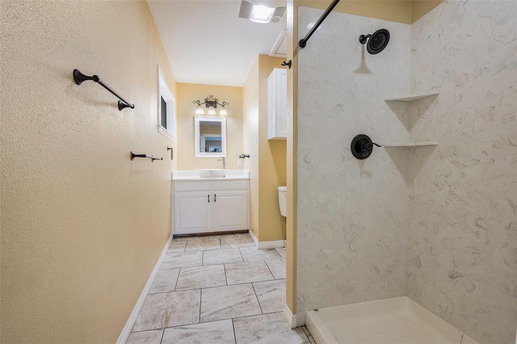 256 Whispering Oaks Trail Property Photo 29
