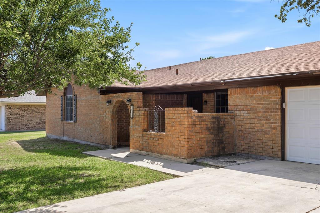 1715 Woodridge Street Property Photo 2