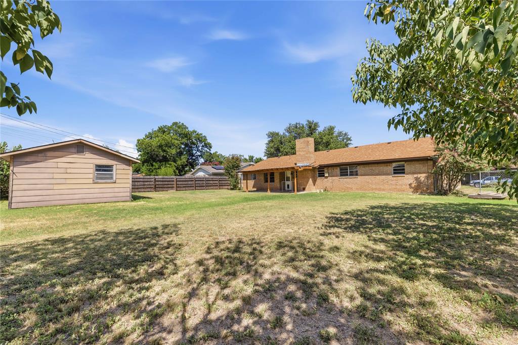 1715 Woodridge Street Property Photo 4