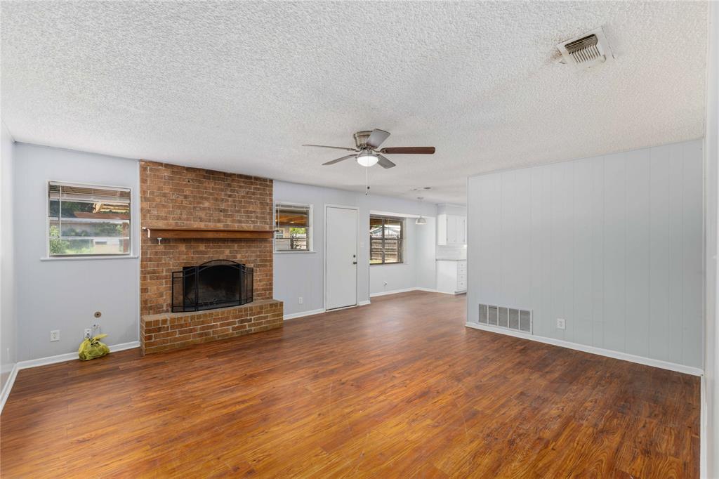 1715 Woodridge Street Property Photo 8