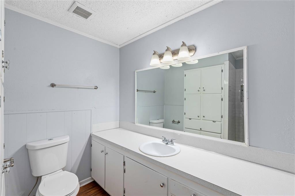 1715 Woodridge Street Property Photo 18