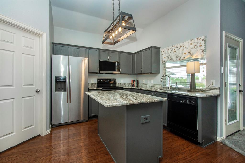 510 Creekside Drive Property Photo 4