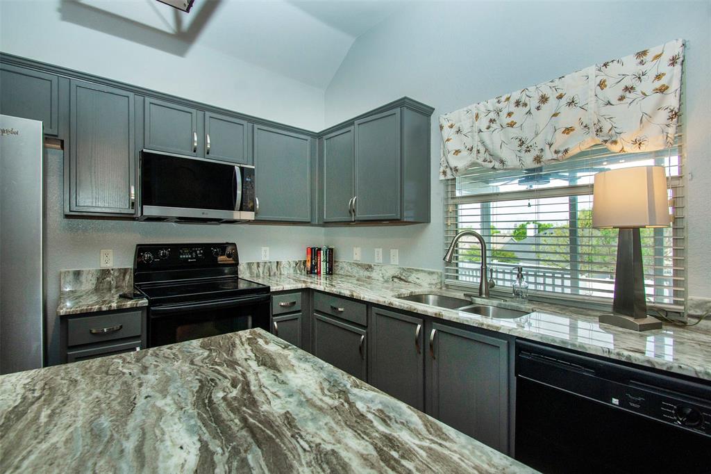 510 Creekside Drive Property Photo 6