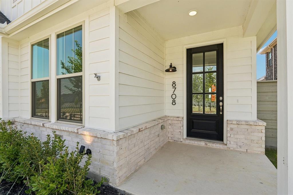 8708 Treeline Parkway Property Photo 6