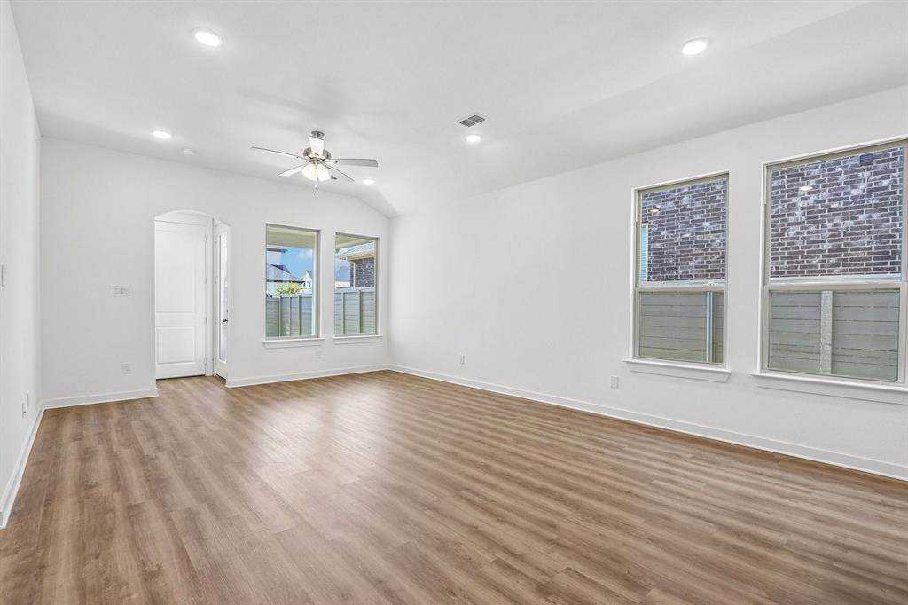 8708 Treeline Parkway Property Photo 12