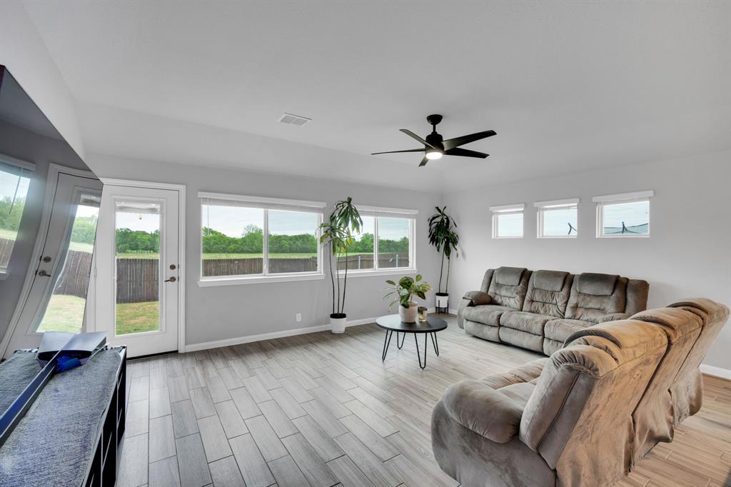 241 White Tail Lane Property Photo 10