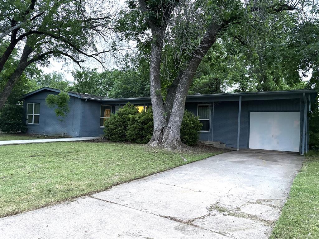 2829 Cecil Drive Property Photo 2