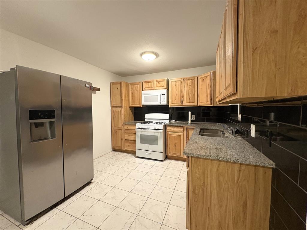 2829 Cecil Drive Property Photo 3