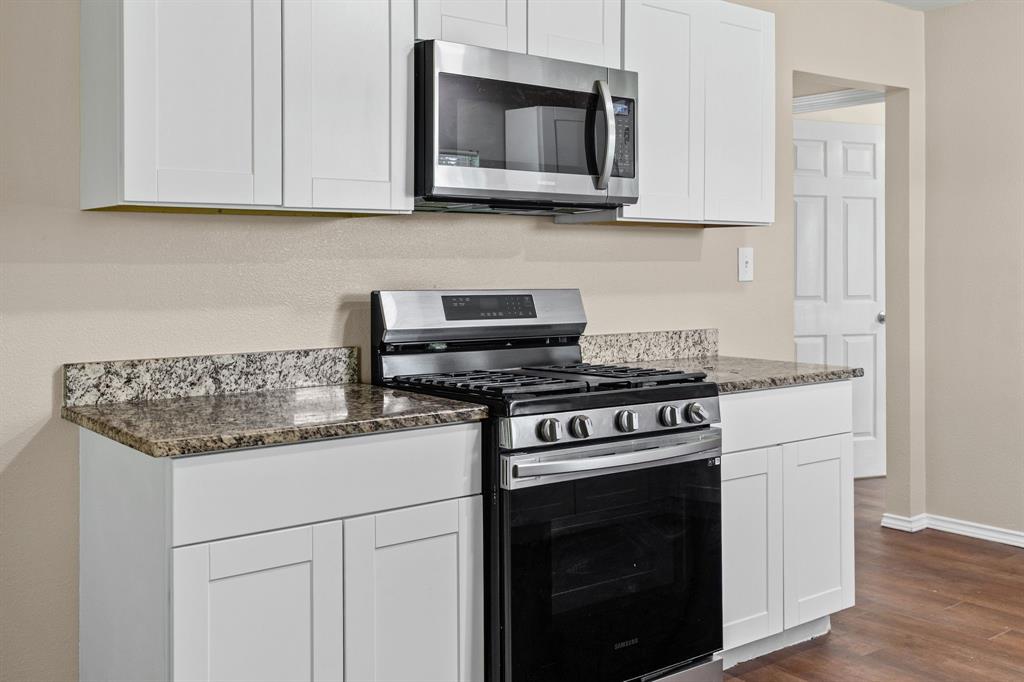 1704 Langford Street Property Photo 4