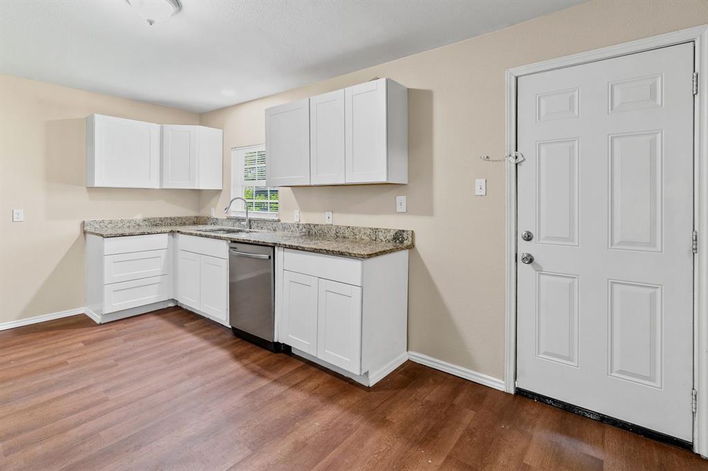 1704 Langford Street Property Photo 6