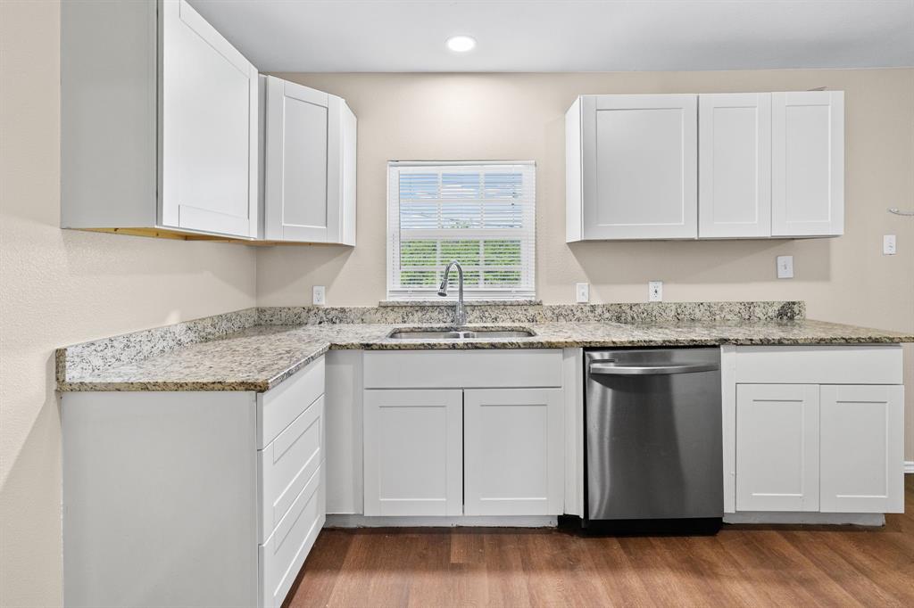 1704 Langford Street Property Photo 8