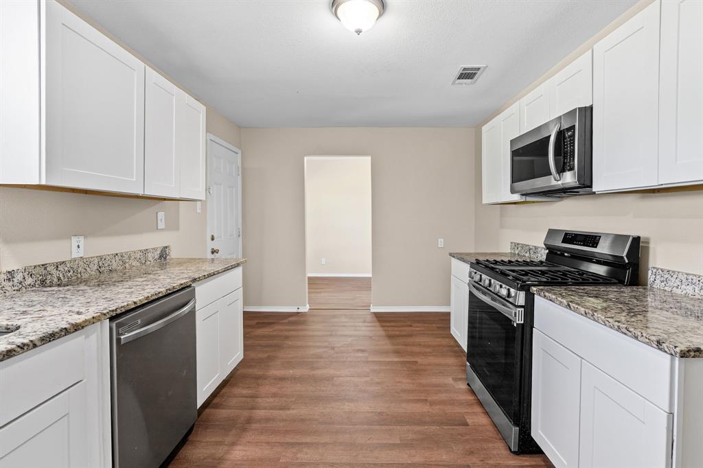 1704 Langford Street Property Photo 11