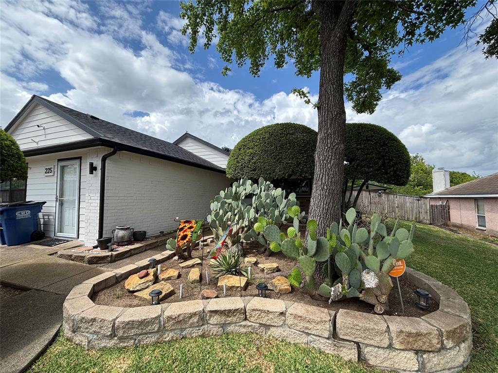 225 California Drive Property Photo 3