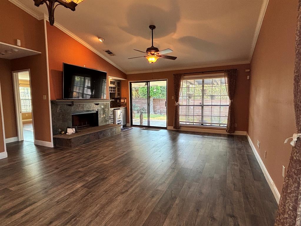 225 California Drive Property Photo 10