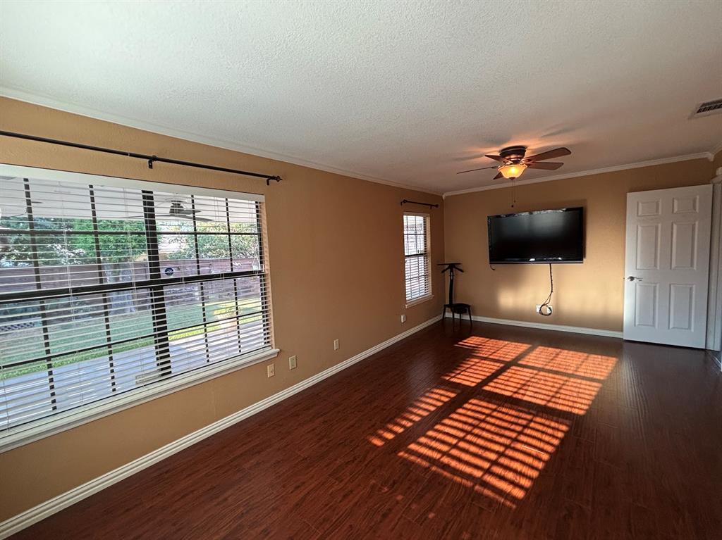 225 California Drive Property Photo 14